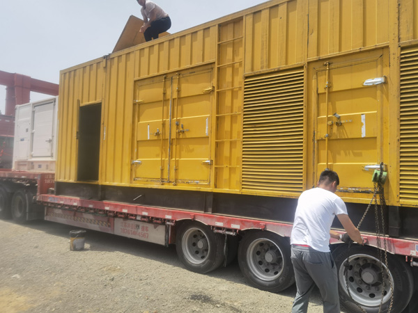 鲁甸除了负载情况和发动机维护，还有哪些因素会影响 200kw 柴油发电机的油耗？