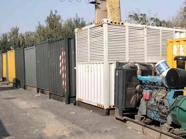 鲁甸200KW柴油发电机机组每小时油耗是多少？
